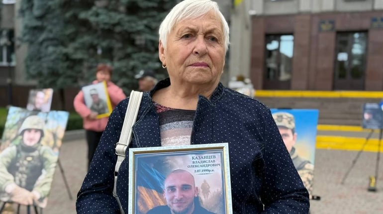 Чекати й нагадувати: у Первомайську провели акцію «Не мовчи. Полон вбиває»