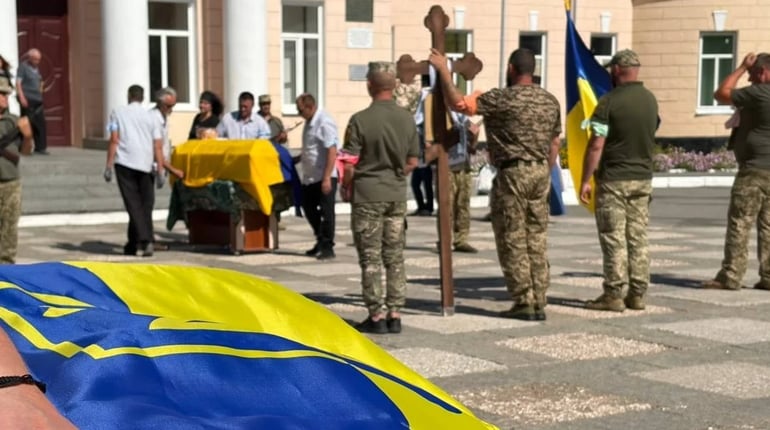 Первомайська громада попрощалася із захисником Юрієм Оніщенком
