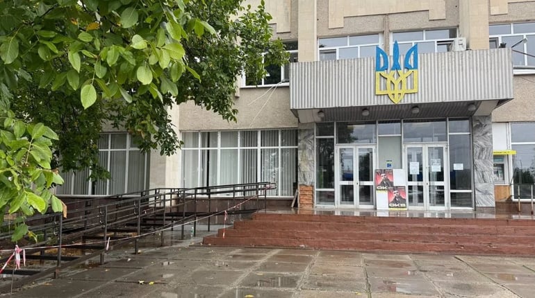 У Первомайську стане більше на один доступний об'єкт. Біля ПК «Фрегат» облаштовують пандус