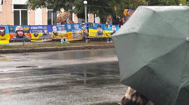Ціна миру та спокою: у Первомайську відбулася акція «Полон вбиває. Не мовчи!»