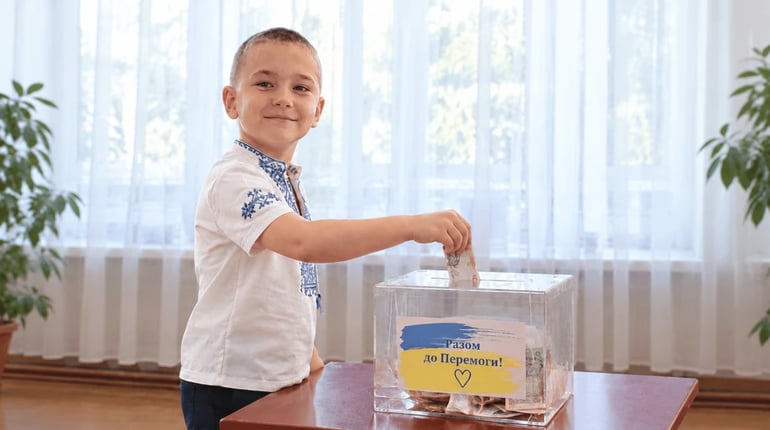 Замість букетів — допомога: як грушівські та підгороднянські школярі донатять військовим