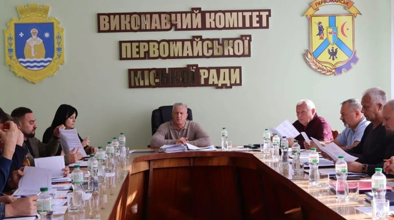 Хто у Первомайську відповідає за ЖКГ, землю та освіту: як розподілили обов’язки посадовців