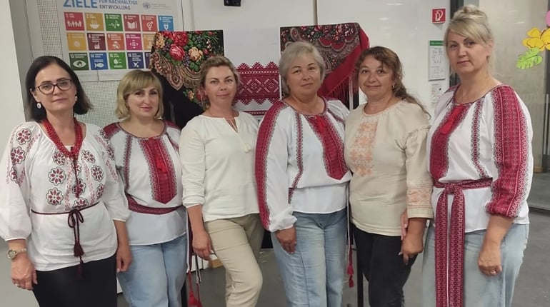 Крізь завали й кордони: як українські вишиванки з Херсонщини розчулили Баварію