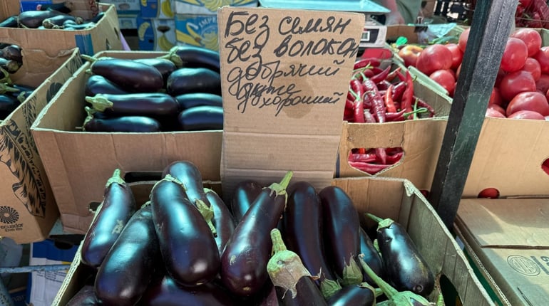 Що почому на центральному ринку Первомайська у серпні: огляд цін на продукти