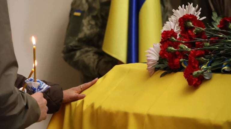 Первомайськ знову у скорботі: в останню путь провели полеглого захисника Віктора Гаєва
