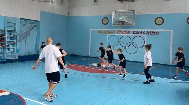 Первомайські баскетболісти тестували новий формат. Мінітурнір БК «Тигри»: діти проти батьків