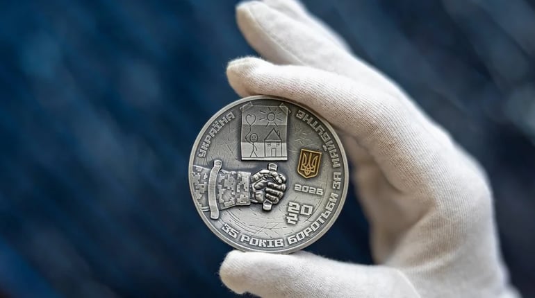 НБУ ввів у обіг унікальну срібну пам’ятну монету до 35-річчя Незалежності України