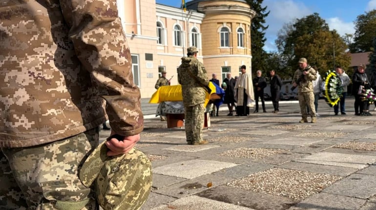 У Первомайську попрощалися із захисником України Дмитром Воротинцевим