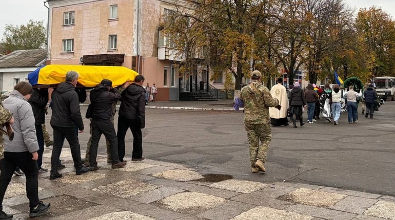 Первомайськ провів в останню путь захисника України Михайла Єрченка