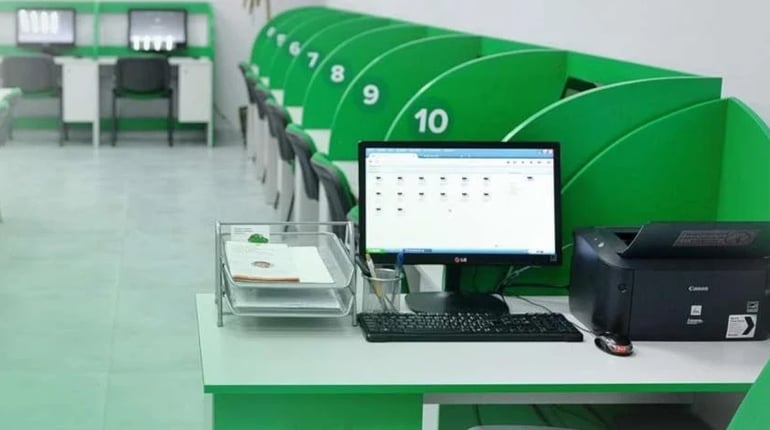 В Україні іноземці можуть скласти теоретичний іспит з ПДР англійською мовою