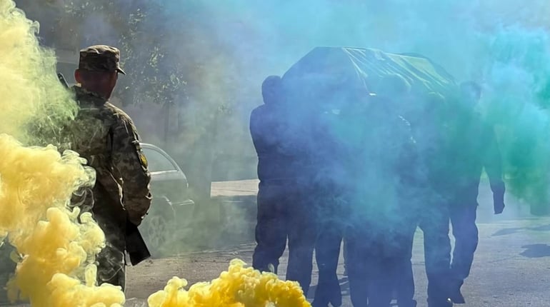 Первомайськ попрощався із захисником України Олегом Мирошниченком